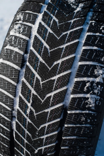 фото протектора и шины WINTERHAWKE II Шина ZMAX WINTERHAWKE II 245/40 R19 98V