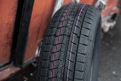 фото протектора и шины ICEPIONEER 868 Шина ZMAX ICEPIONEER 868 255/45 R20 105V