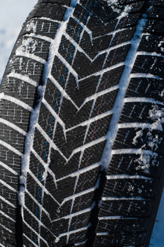 фото протектора и шины WINTERHAWKE II Шина ZMAX WINTERHAWKE II 245/45 R19 102H