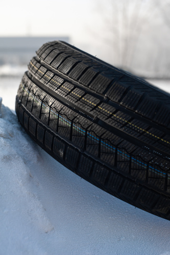 фото протектора и шины ICEPIONEER 868 Шина ZMAX ICEPIONEER 868 245/45 R18 100H